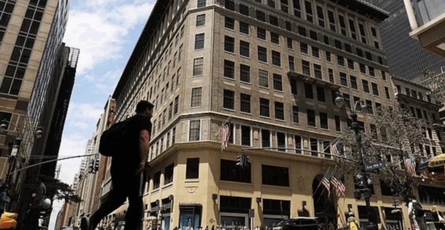 America’s Oldest Department Store Is Closing All Its Stores After 200 Years