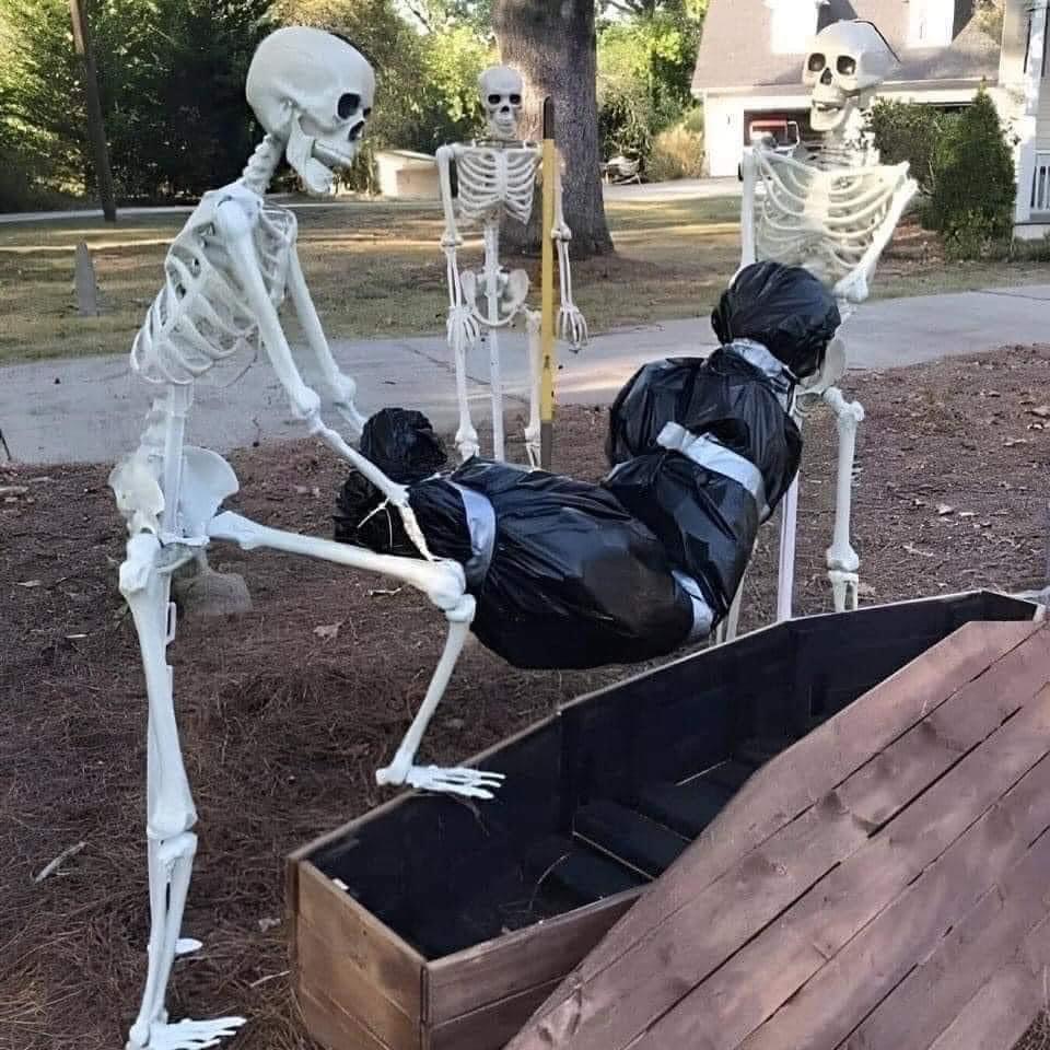 18 Halloween House Decorations That May Give You A Heart-Attack